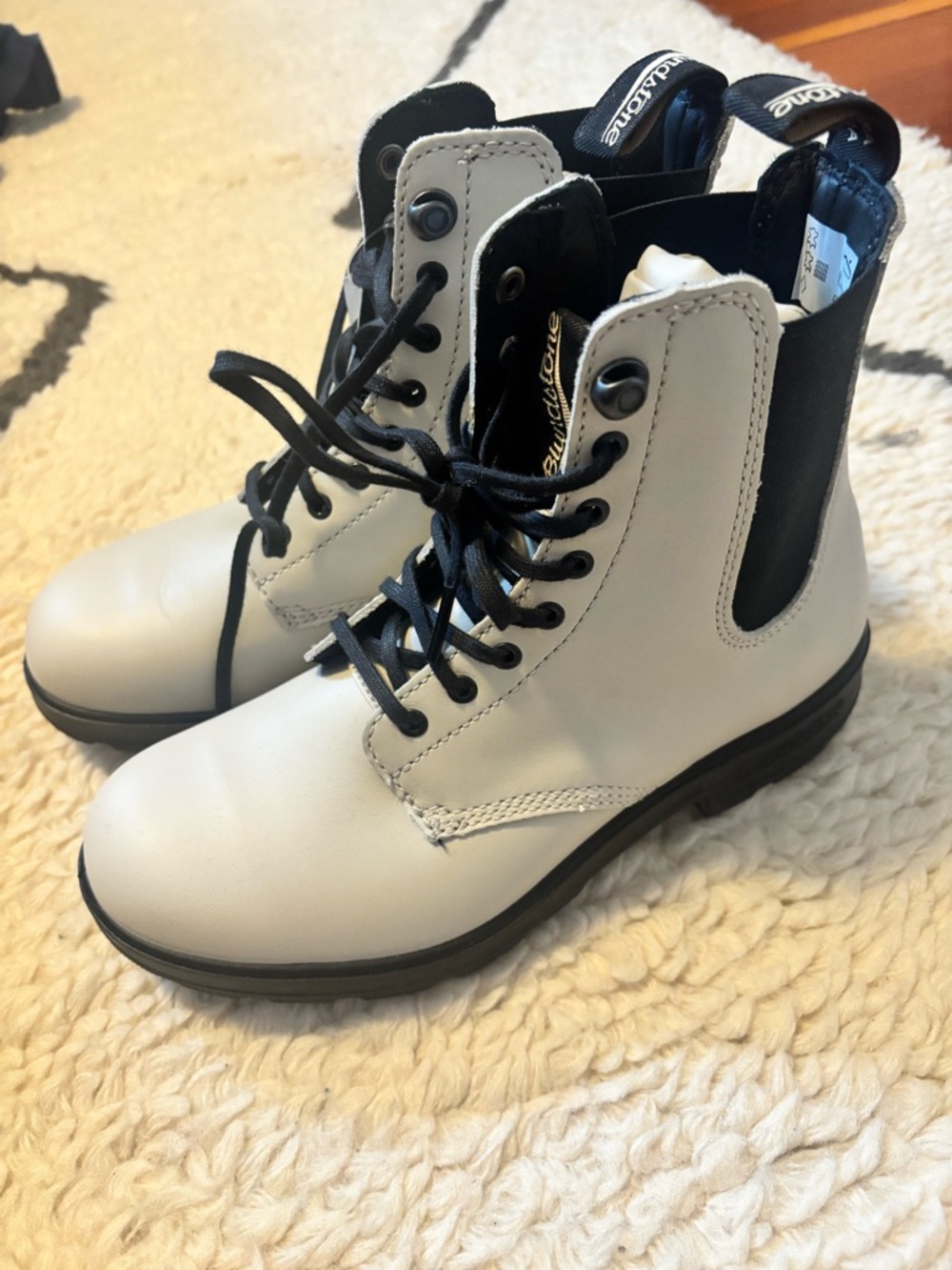 Blundstones 2324 boots | oat milk size 7.5 - NWOT